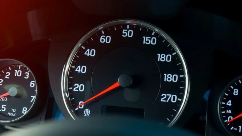 Hur många kilometer är 100 mph i verkligheten